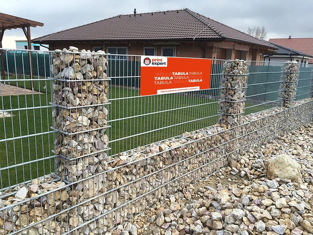 Plastová tabuľa na oplotenie